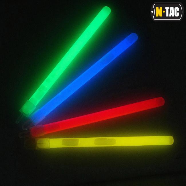 Leuchtstab oder Knicklicht von M-Tac in verschiedenen Farben im ausgepackten und aktivierten Zustand